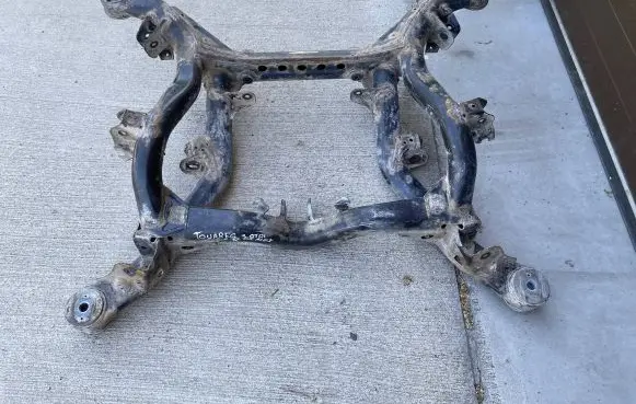 Volkswagen Touareg I Rear subframe 7L0500041 7D012161