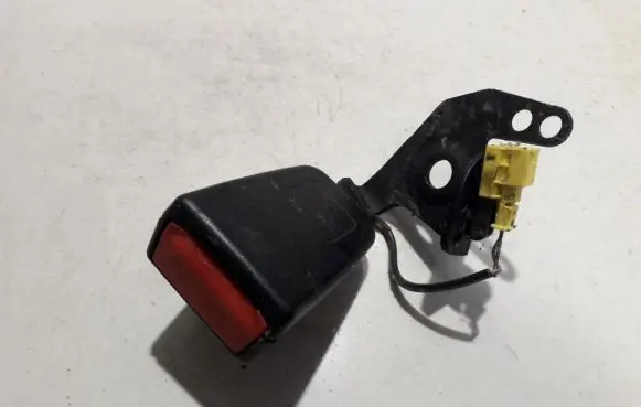 Mercedes-Benz C AMG W204 Rear seatbelt buckle a2048600569