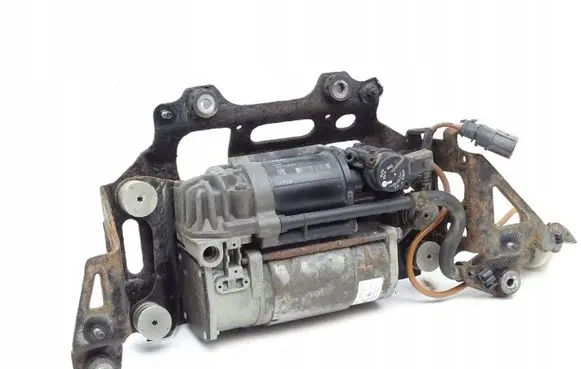 Audi A8 S8 D4 4H Pneumatic air compressor holding bracket 4H0616005D