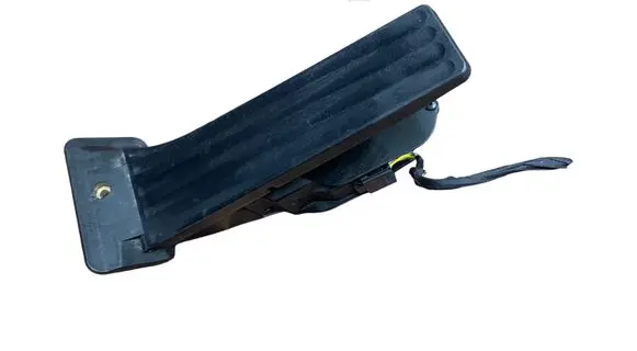 Accelerator throttle pedal