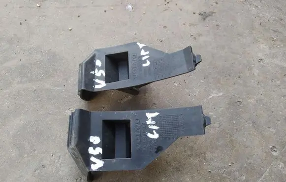 Volvo V50 Headlight/headlamp mounting bracket 30678481