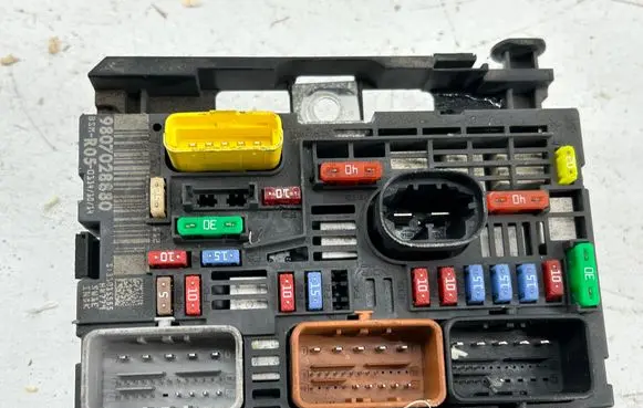 Peugeot 308 BSM Control unit 9807028880