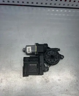 Volkswagen PASSAT B6 Front door window regulator motor F005S00349