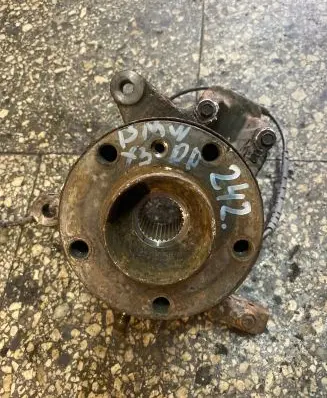 BMW X3 E83 Front wheel hub