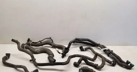 Engine coolant pipe/hose