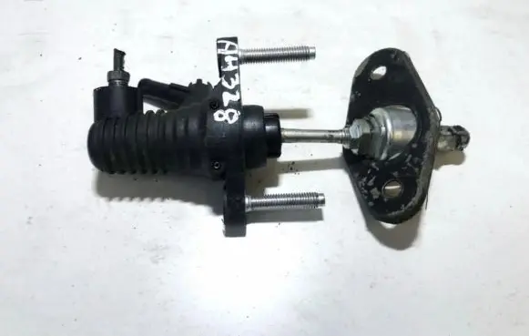 Toyota RAV 4 (XA30) Clutch master cylinder