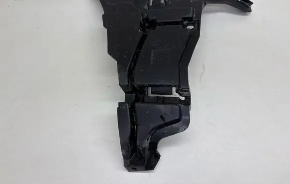 Volvo S60 Front bumper mounting bracket 08693182