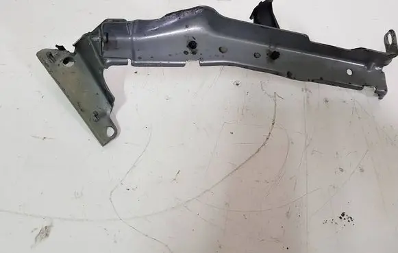 Audi A4 S4 B8 8K Fender mounting bracket 8K0821185