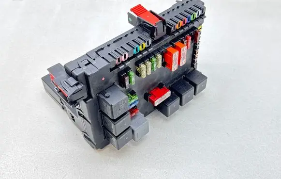 Mercedes-Benz S W221 Fuse module A2215403050 A2215402462