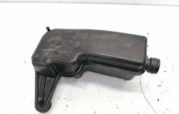 Volkswagen Jetta VI Intake resonator 