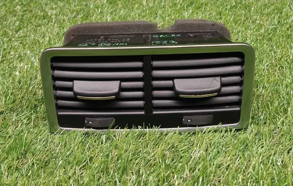 Audi Q7 4L Rear air vent grill 4L0819203