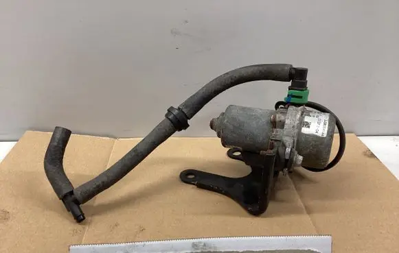 Chrysler Town & Country V Vacuum pump 04581541AA