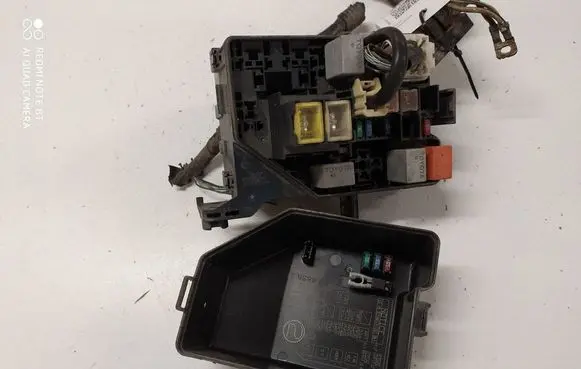 Toyota Yaris Fuse module 71545127