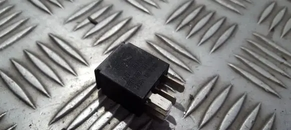 Volvo V70 Other relay 9441161 4RD007814-00