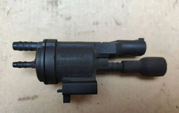 Mercedes-Benz E W212 Electromagnetic valve 0025401497