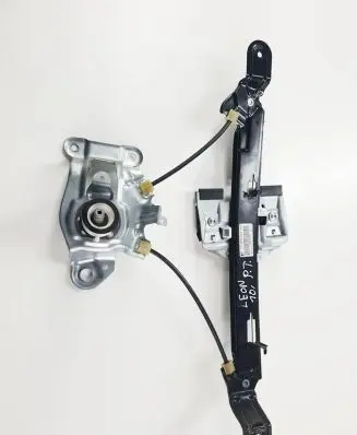 Rear door manual window regulator