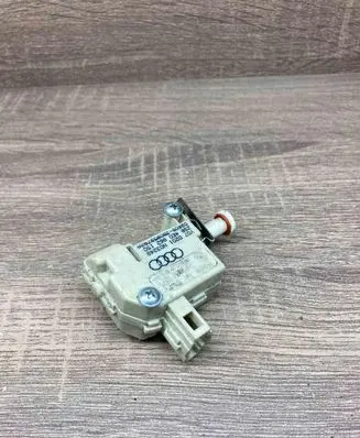 Audi A8 S8 D3 4E Central locking motor 4E0862150 Y07D201N03248