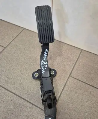 Hyundai Kona I Accelerator throttle pedal 32700XXXXX