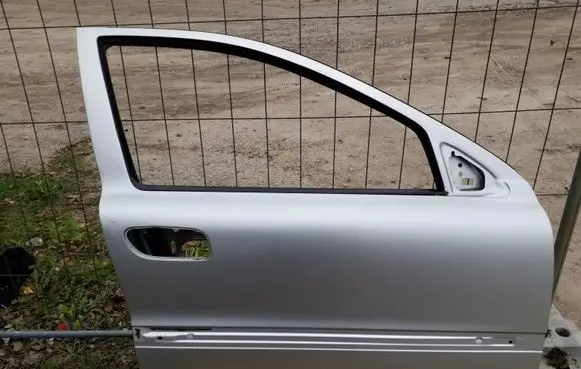 Volvo V70 Front door