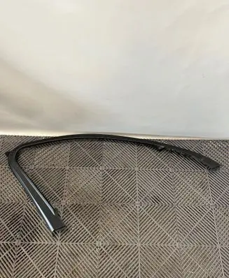 BMW 7 G11 G12 Door glass trim 7357467