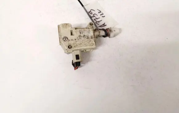 Skoda Octavia Mk1 (1U) Central locking motor 3b0959782