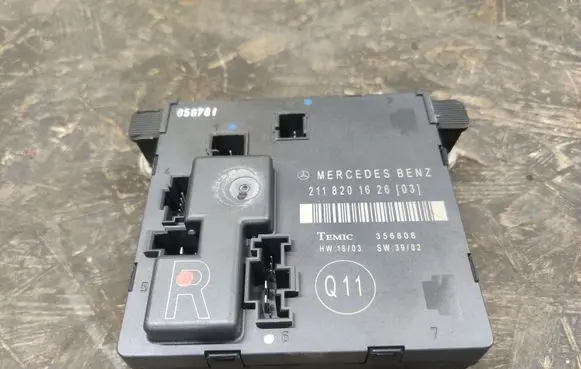 Mercedes-Benz E W211 Door control unit/module 2118201626
