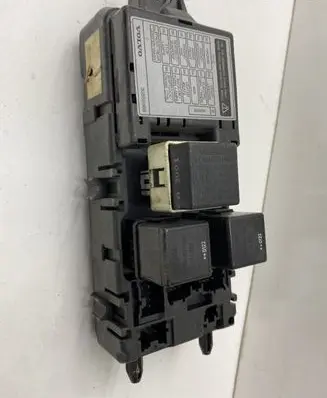 Volvo S40, V40 Fuse module 30889989