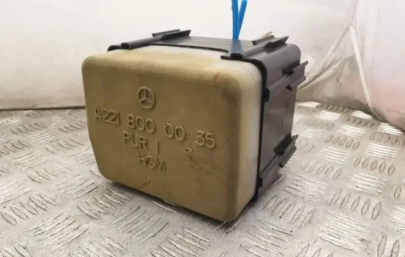 Mercedes-Benz E W212 Central locking vacuum pump A2218000035 A5998200010