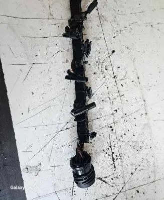 Volkswagen PASSAT B6 Fuel injector wires 03G971824