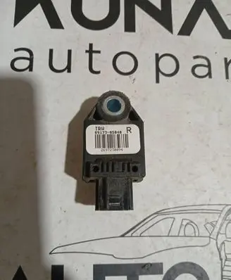 Toyota Avensis T250 Airbag deployment crash/impact sensor 8917305040 2697230094