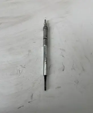 Renault Trafic III (X82) Glow plug 110657031R Y1047AS 084433