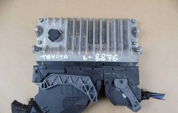 Toyota Yaris Engine control unit/module 896610U230 MB2762002821