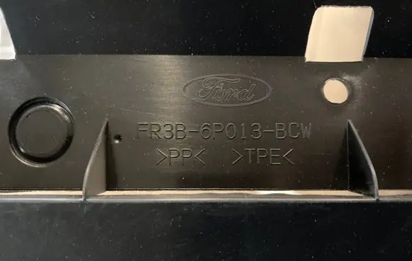 Ford Mustang VI Engine splash shield/under tray FR3B6P013BCW