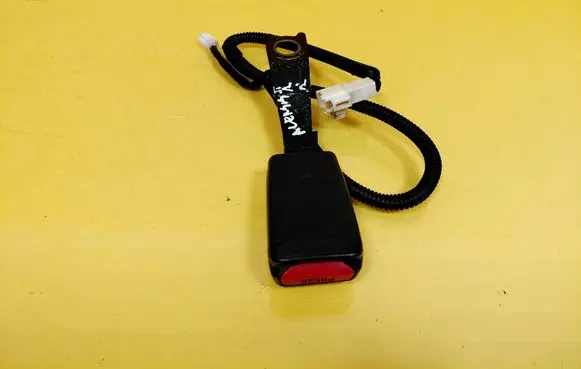 Toyota Avensis T250 Front seatbelt buckle 