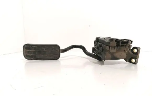 Accelerator throttle pedal