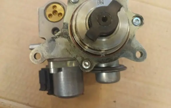 Peugeot 5008 Fuel injection high pressure pump 1675941280