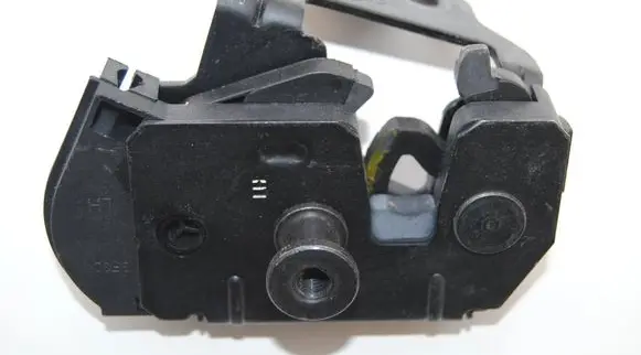 Toyota RAV 4 (XA20) Engine bonnet/hood lock/catch 30649106