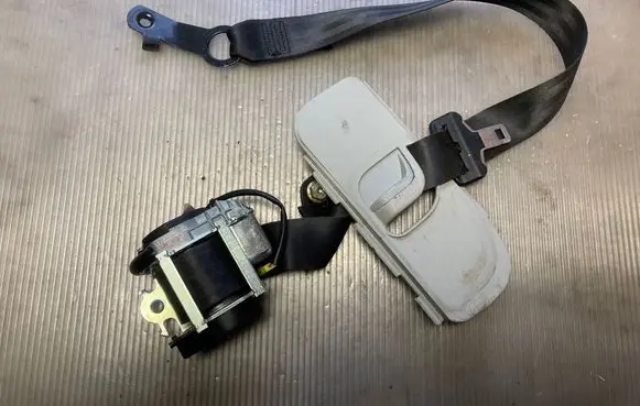 Nissan Qashqai+2 Front seatbelt 86885BR00B 047136 E9047136