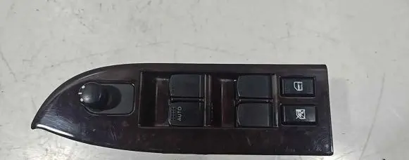 Suzuki Grand Vitara II Electric window control switch 8372765J0
