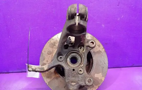 Volkswagen Golf VII Front wheel hub spindle knuckle