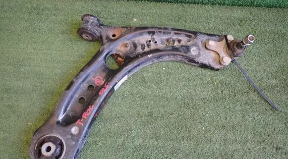 Volkswagen T-Roc Front lower control arm/wishbone 