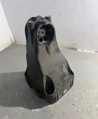 Mercedes-Benz E W238 Engine mounting bracket A2642200300 035028