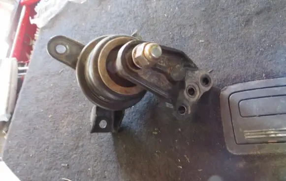 KIA Venga Engine mount bracket
