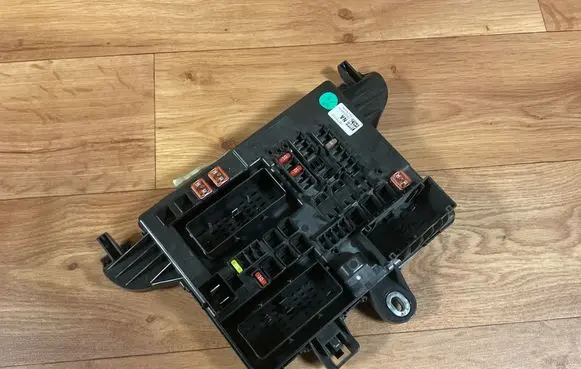 Opel Insignia A Fuse module 13277317 09420330308