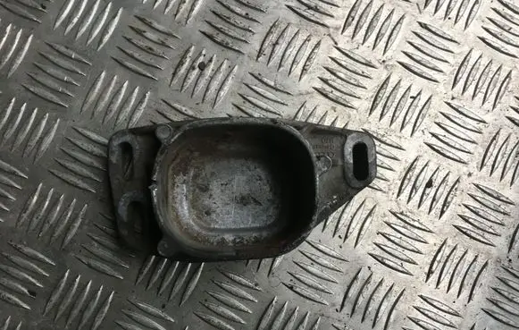 Audi A4 S4 B6 8E 8H Engine mounting bracket 8D0199335Q 8D0199335