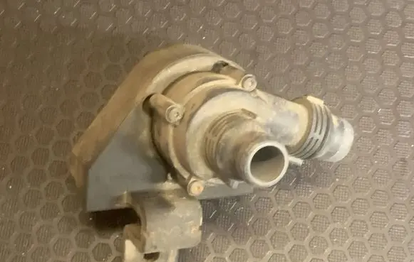 BMW 5 E60 E61 Electric auxiliary coolant/water pump 6922646