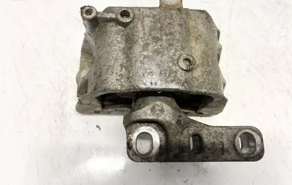 Volkswagen Touran I Engine mount bracket 1k0199262