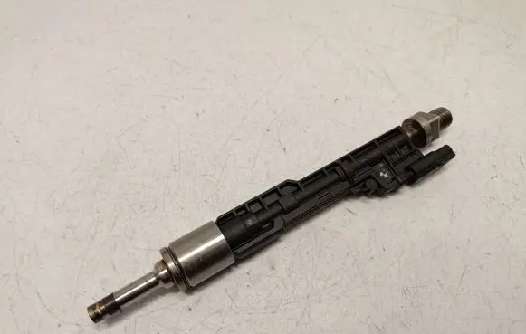 BMW 3 F30 F35 F31 Fuel injector 13647597870
