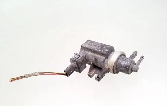 Volkswagen Golf IV Turbo solenoid valve 1H0906627