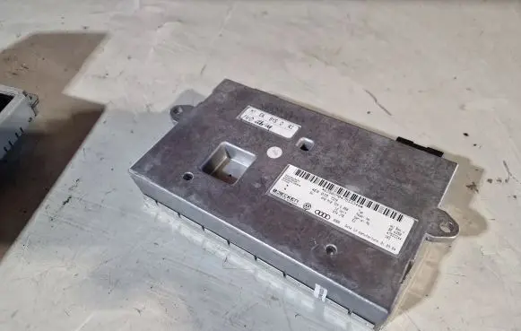 Audi A6 S6 C6 4F Bluetooth control unit module 4E0035729